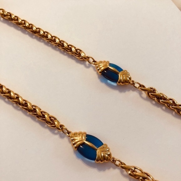 Chunky gold tone necklace with colorful glass stones - Picture 6 of 6